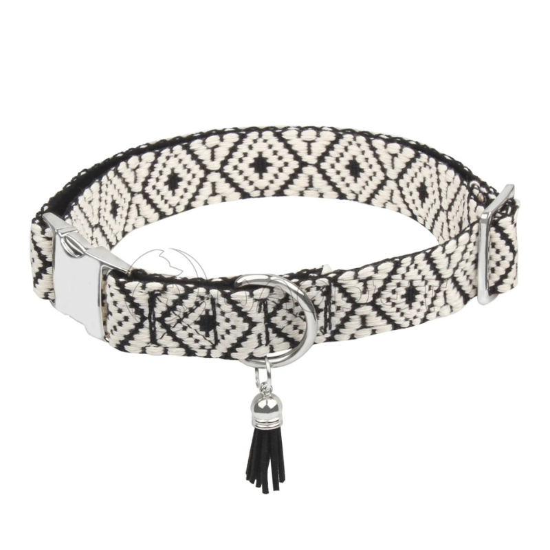 Collar with a Zigzag Pattern for Dogs